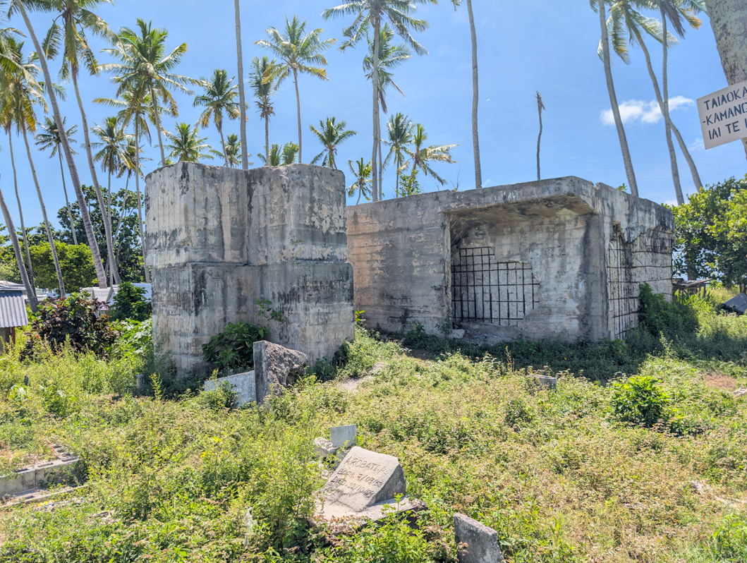 Tarawa WWII Sights, Old command bunker (?)