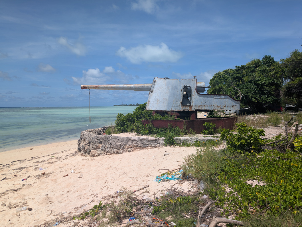 Tarawa WWII Sights, Large coastal gun