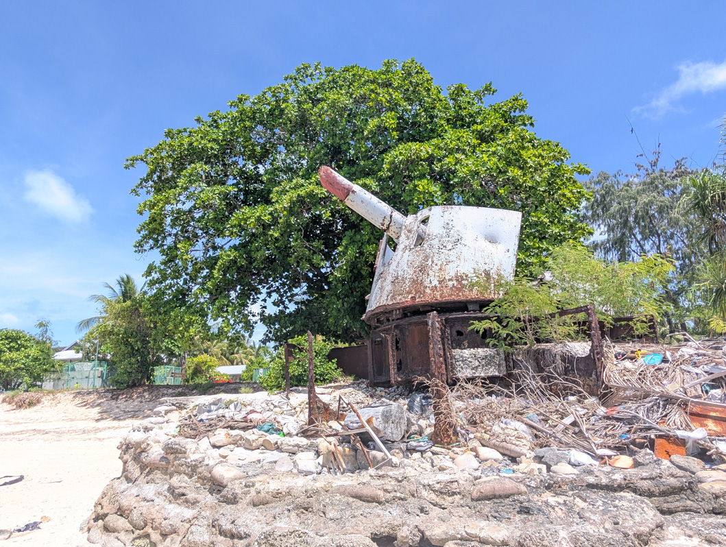 Tarawa WWII Sights, Large coastal gun