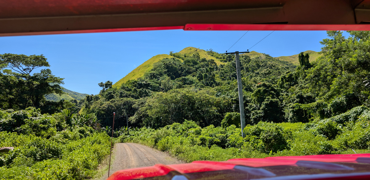 Fiji: "Tour to Cannibal Cave With Lunch", The road up