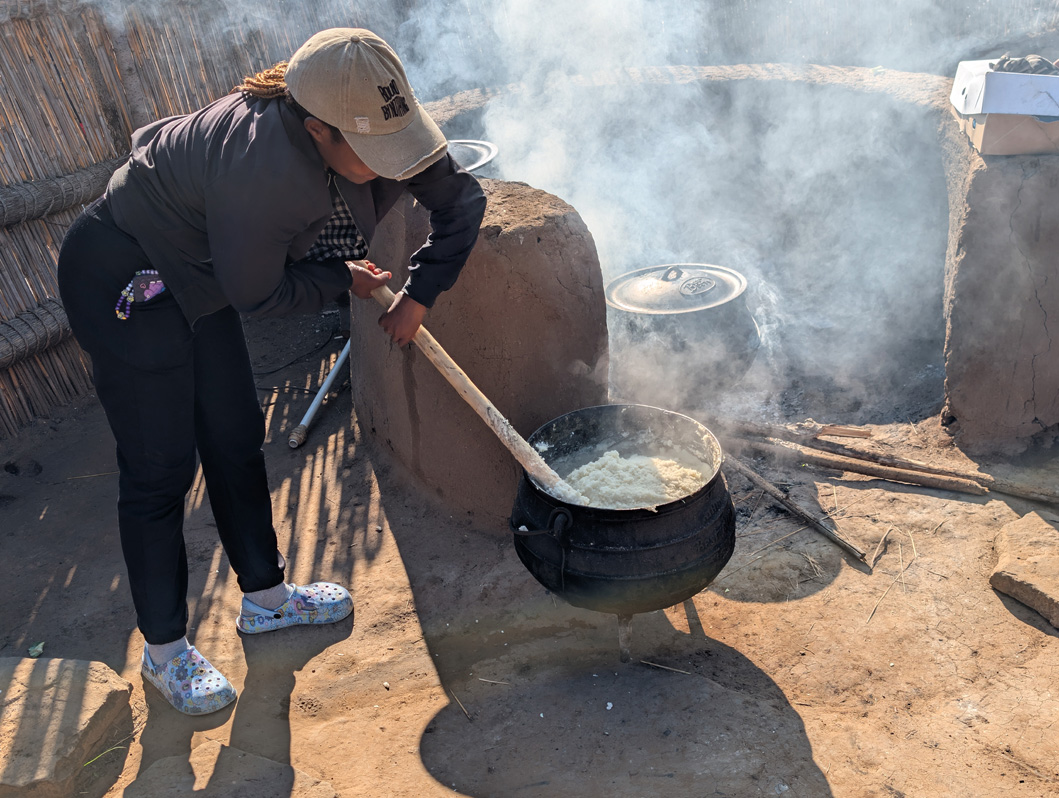 Lesotho: Thaba Bosiu tour, Traditional cooking