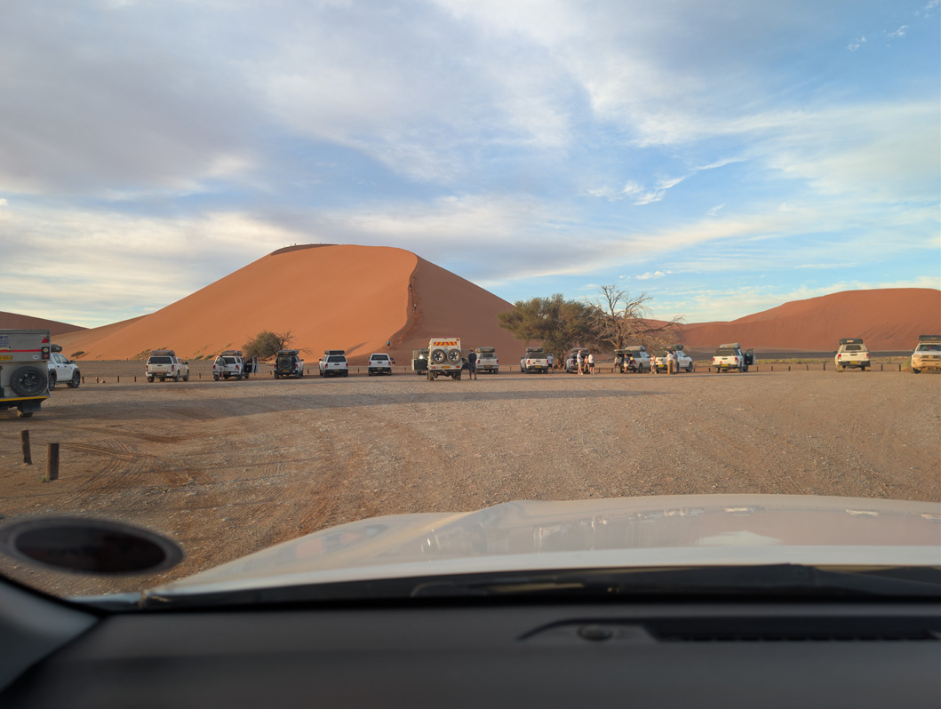 Sossusvlei, Early morning rush at Dune 45