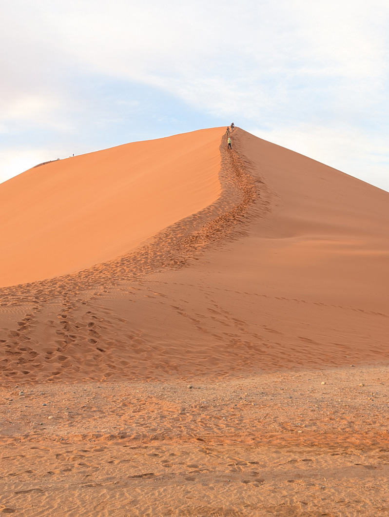 Sossusvlei, Hike up Dune 45