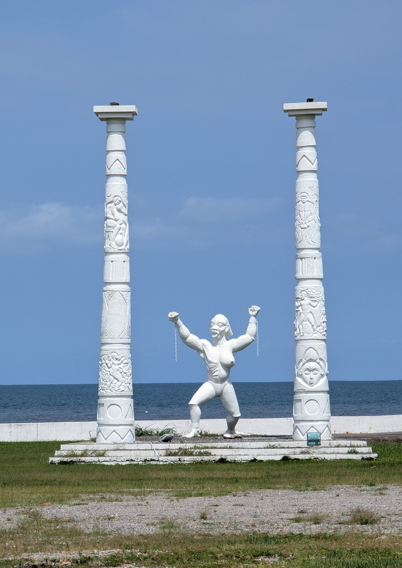 Libreville, Gabon, Cryptic freedom statue