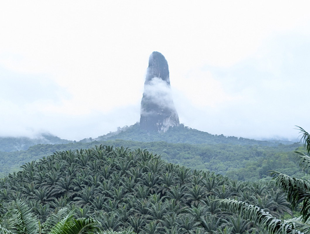 São Tomé island tour, Cloudy view to Pico Cão Grande