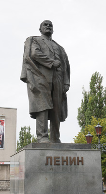 Kaliningrad, Russia <small>(2018)</small>, Lenin statues