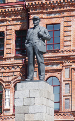Khabarovsk, Russia <small>(2019)</small>, Lenin statues