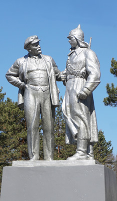 Khabarovsk, Russia <small>(2019)</small> Encouraging a Red, Lenin statues
