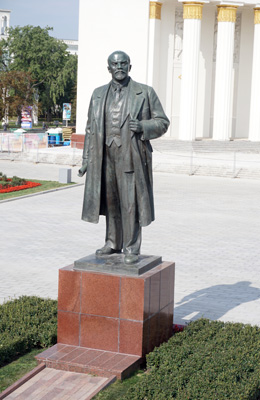 Moscow, VDNKh <small>(2018)</small>, Lenin statues