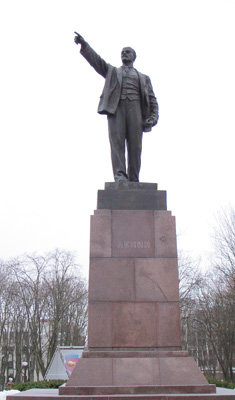 Brest, Belarus <small>(2010)</small>, Lenin statues