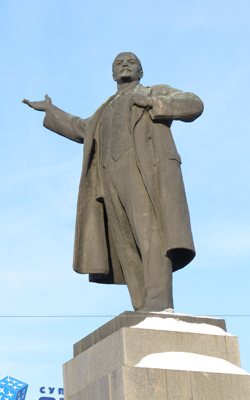 Ekaterinburg, Russia <small>(2013)</small>, Lenin statues