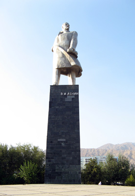 Khojand, Tajikistan <small>(2009)</small> A giant silvery statu, Lenin statues