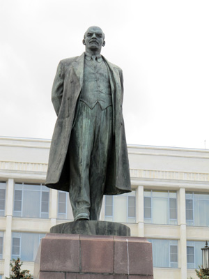 Makhachkala, Russia <small>(2013)</small>, Lenin statues