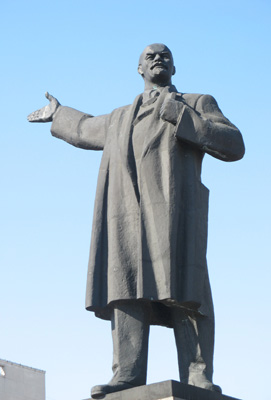 Nizhny Novgorod, Russia <small>(2009)</small>, Lenin statues