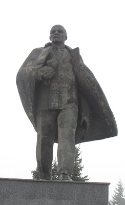 Pinsk, Belarus <small>(2010)</small> Looking crude and grumpy i, Lenin statues