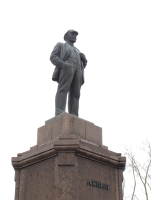 Samara, Russia <small>(2013)</small> Looking relaxed and cheerf, Lenin statues