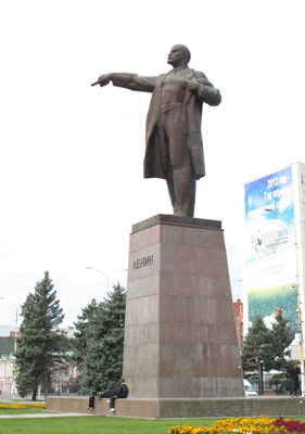 Saratov, Russia <small>(2013)</small>, Lenin statues