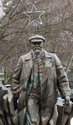 Seattle, USA <small>(2009)</small> Lurking uneasily outside a T, Lenin statues