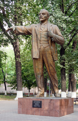 Shymkent, Kazakhstan <small>(2016)</small>, Lenin statues