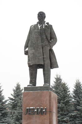 Suzdal, Russia <small>(2010)</small>, Lenin statues