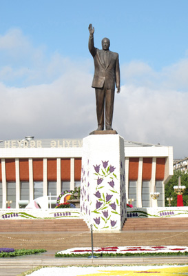 Baku, Azerbaijan <small>(2011)</small> Decorated for a garden f, Aliyev, Miscellaneous Statuary