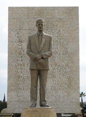 Hafez al-Assad, Aleppo, Syria <small>(2010)</small>, Misc, Miscellaneous Statuary