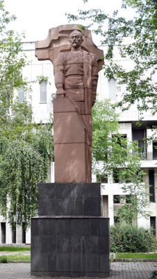 Dzerzhinsky, Bishkek, Kyrgyzstan <small>(2016)</small>, Soviets, Miscellaneous Statuary