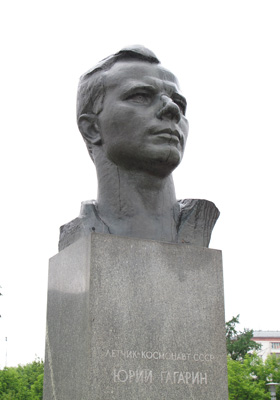 Moscow <small>(2010)</small> At the Monument to the Conquerors, Gagarin, Miscellaneous Statuary